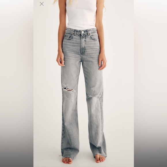 Zara size 2 HIGH-WAISTED distressed- WIDE LEG - FULL LENGTH light gray jeans - Picture 3 of 9